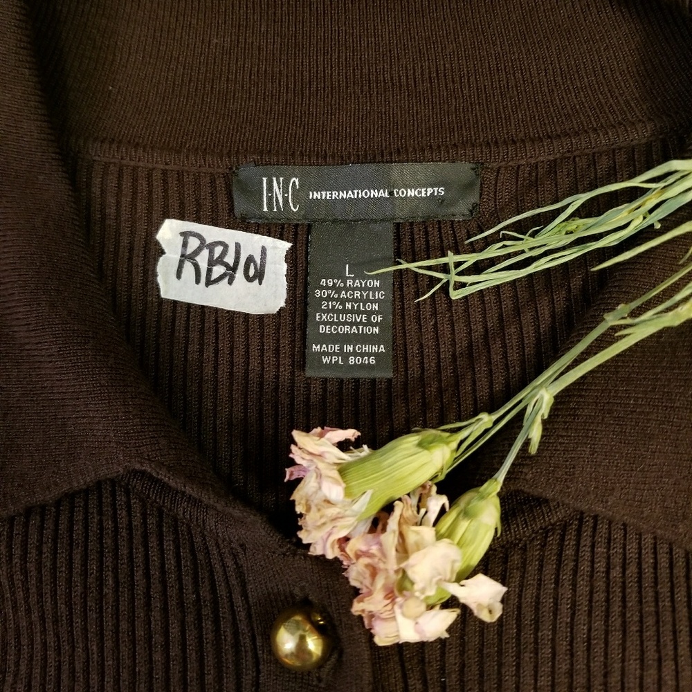🌻🌺🌻INC RIBBED COLLAR SWEATER WITH CUTE BUTTONS! - Picture 5 of 6